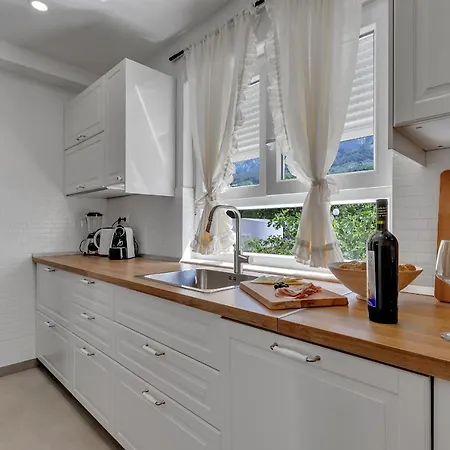 Piano Apartment