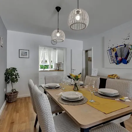 Piano Apartment *