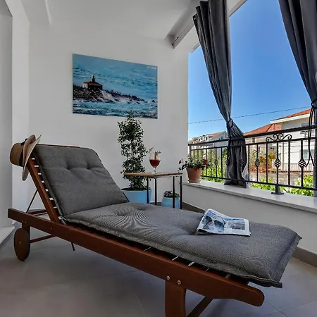 Apartment Piano *
