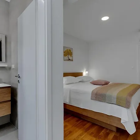 Piano Apartment